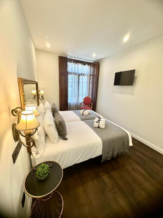 Claren'S Boutique Rooms Cangas De Narcea Bagian luar foto