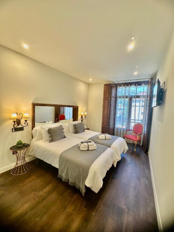 Claren'S Boutique Rooms Cangas De Narcea Bagian luar foto