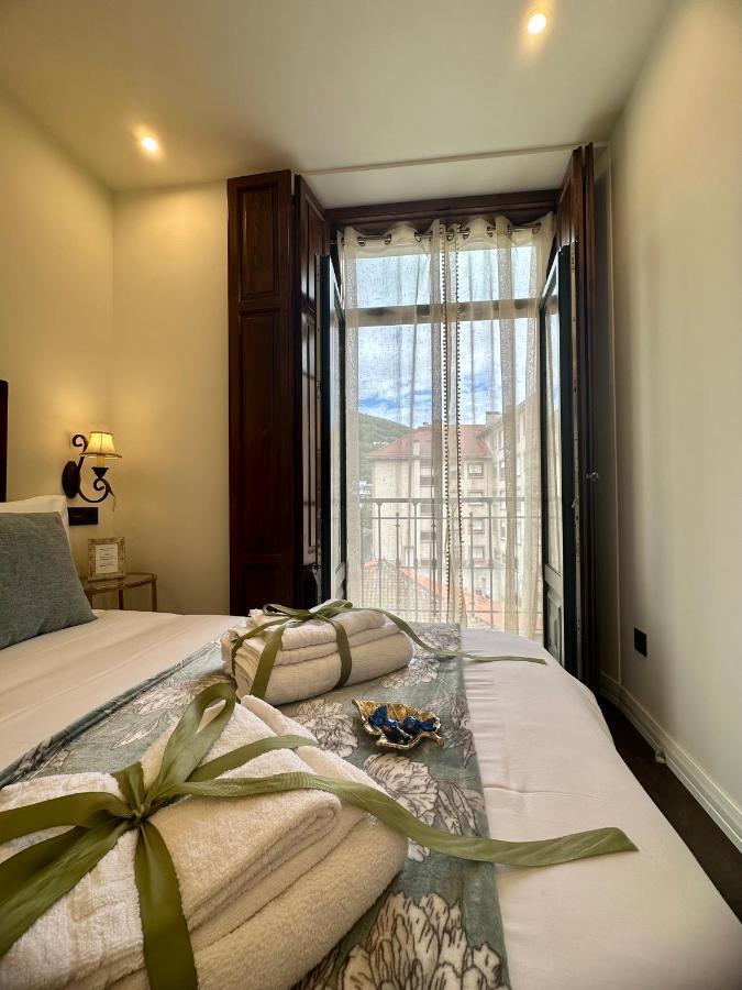 Claren'S Boutique Rooms Cangas De Narcea Bagian luar foto