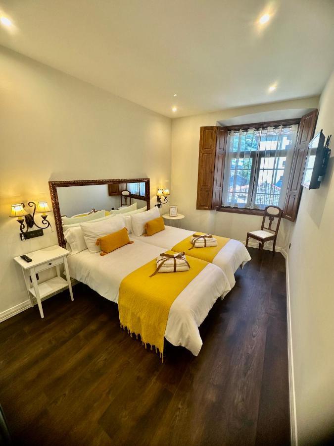 Claren'S Boutique Rooms Cangas De Narcea Bagian luar foto