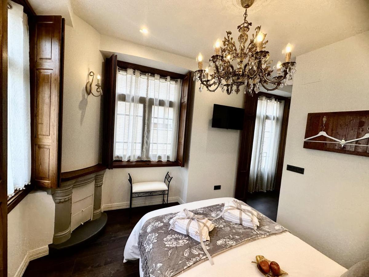 Claren'S Boutique Rooms Cangas De Narcea Bagian luar foto