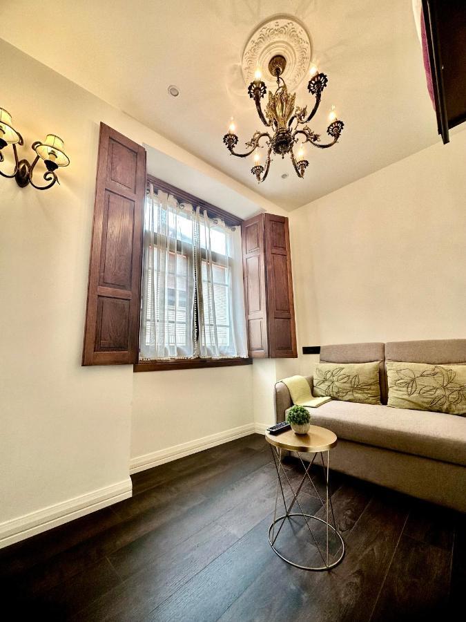 Claren'S Boutique Rooms Cangas De Narcea Bagian luar foto