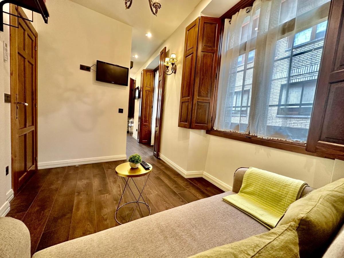 Claren'S Boutique Rooms Cangas De Narcea Bagian luar foto