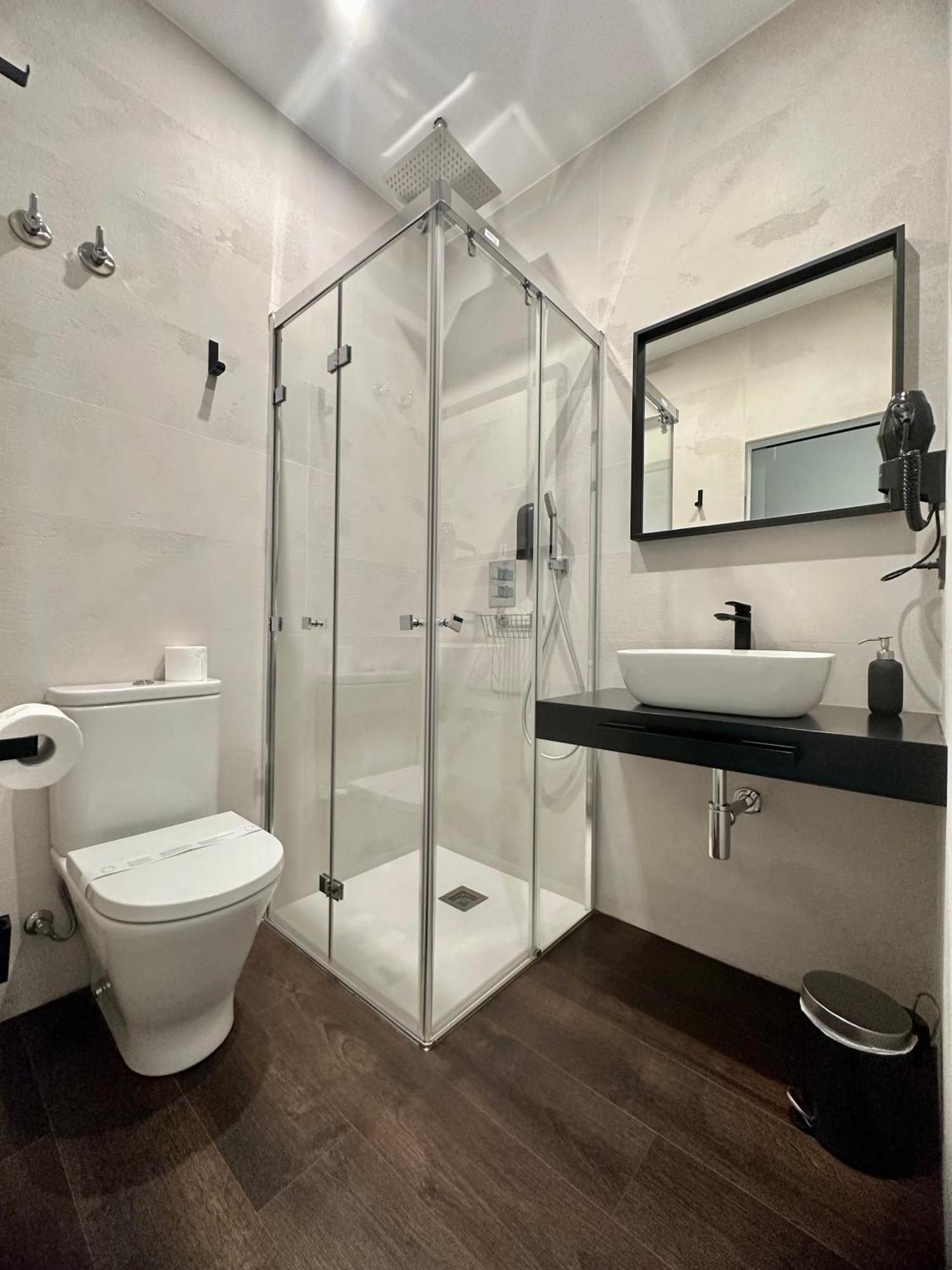 Claren'S Boutique Rooms Cangas De Narcea Bagian luar foto