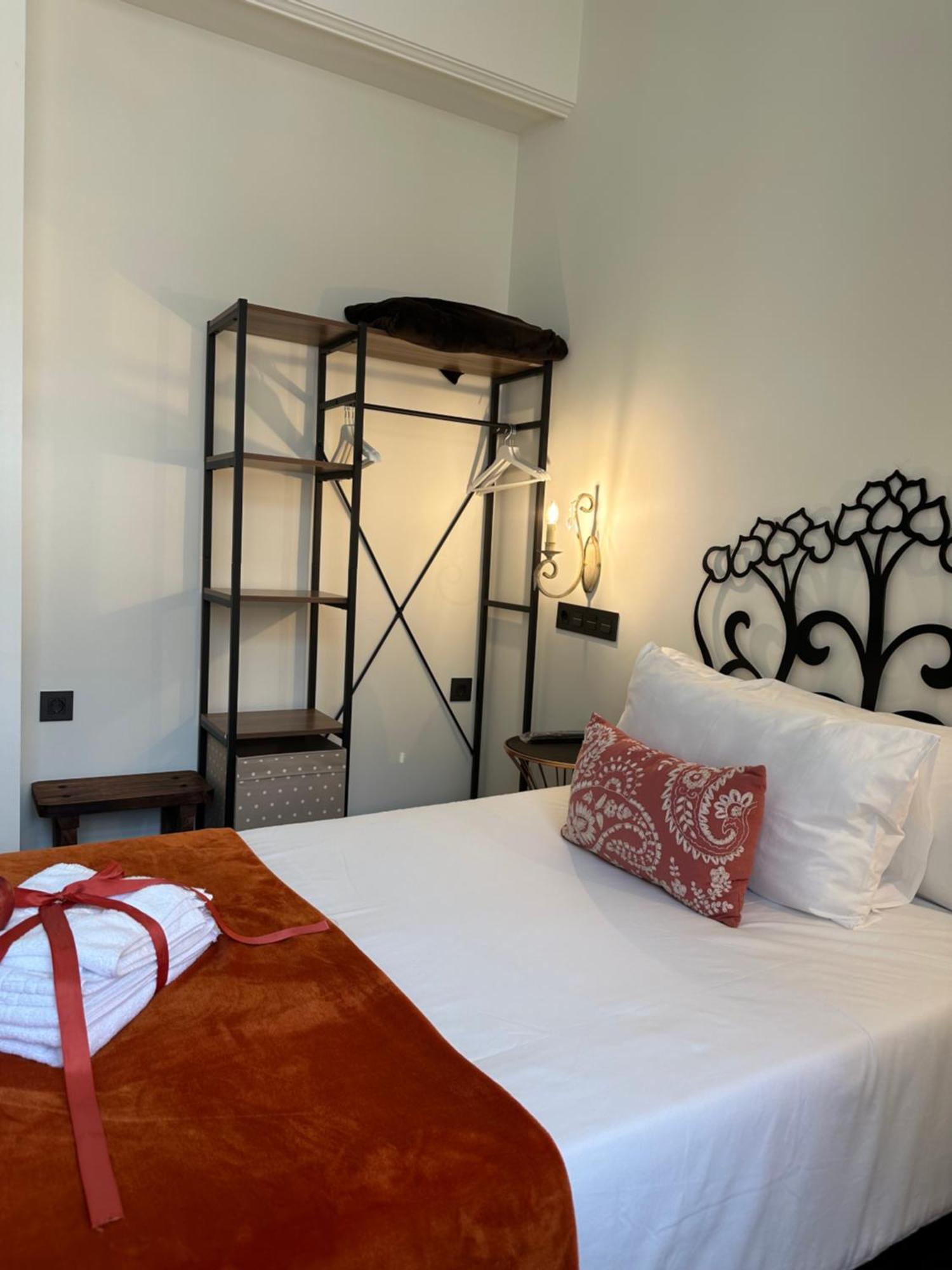 Claren'S Boutique Rooms Cangas De Narcea Bagian luar foto