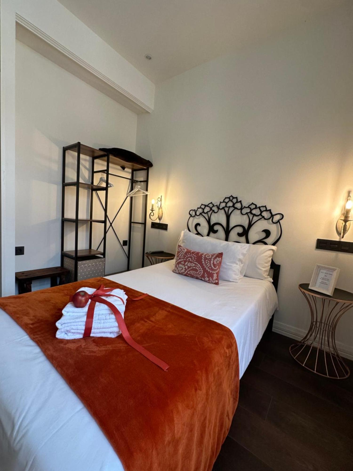 Claren'S Boutique Rooms Cangas De Narcea Bagian luar foto