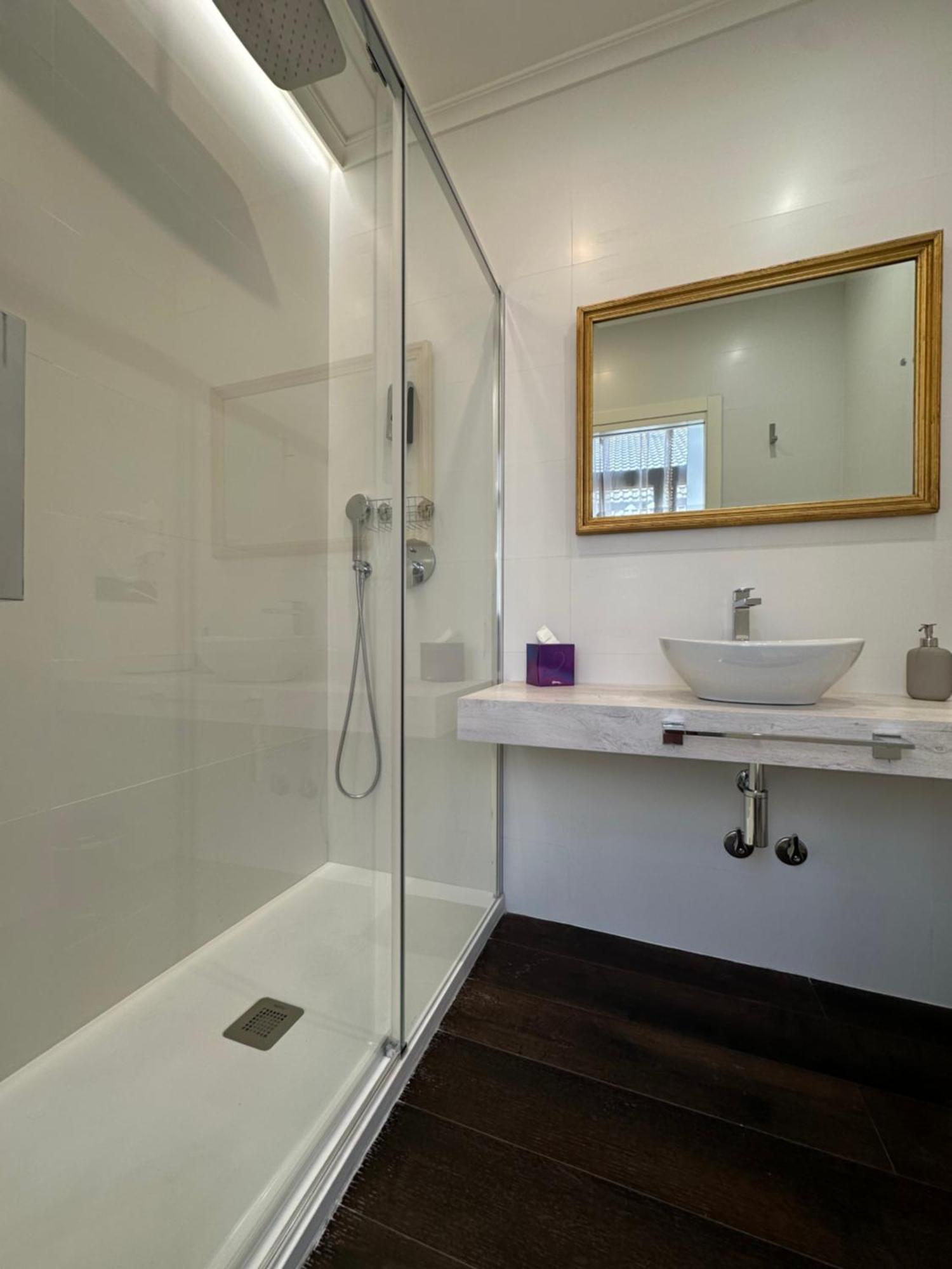 Claren'S Boutique Rooms Cangas De Narcea Bagian luar foto