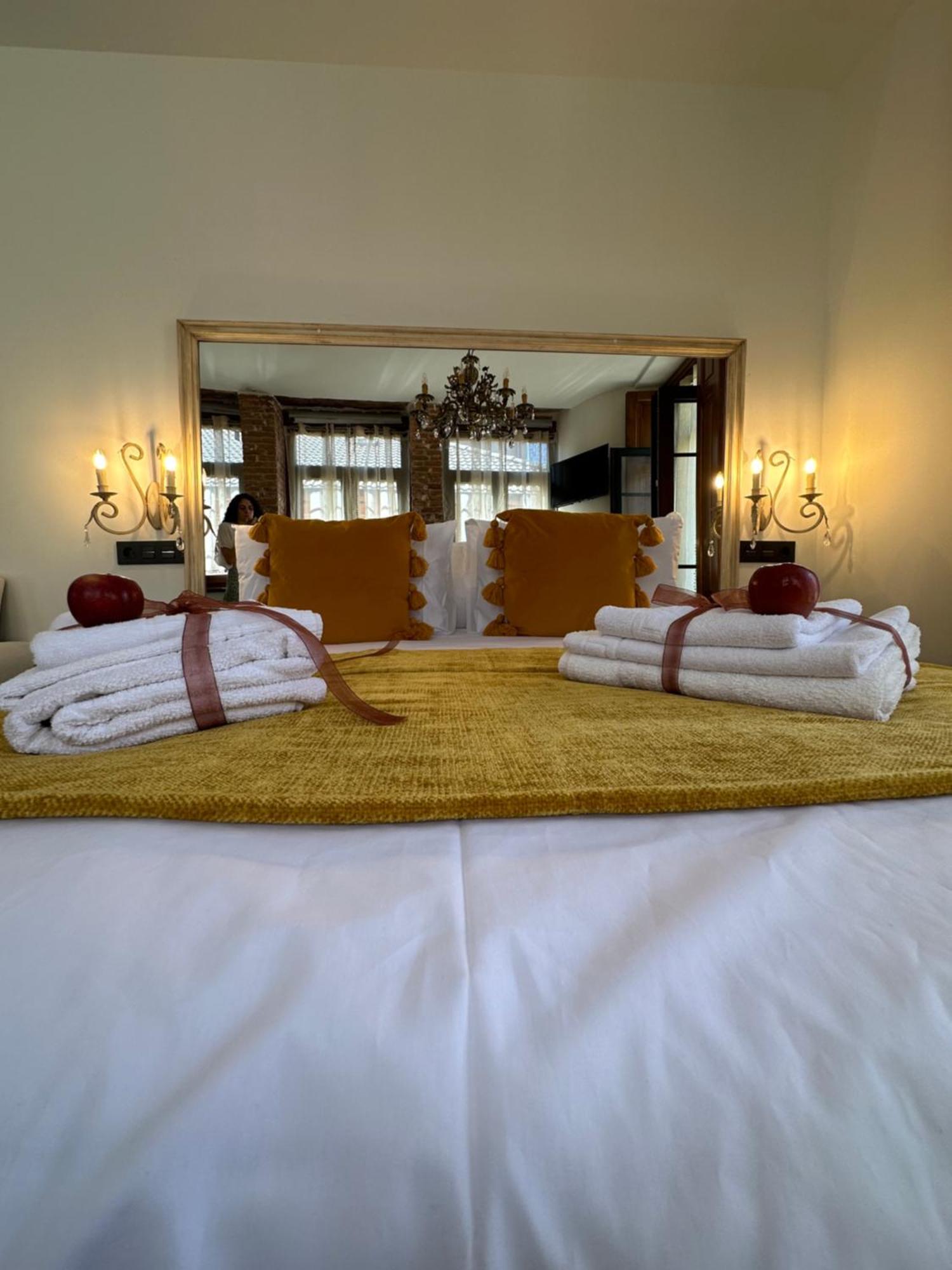 Claren'S Boutique Rooms Cangas De Narcea Bagian luar foto