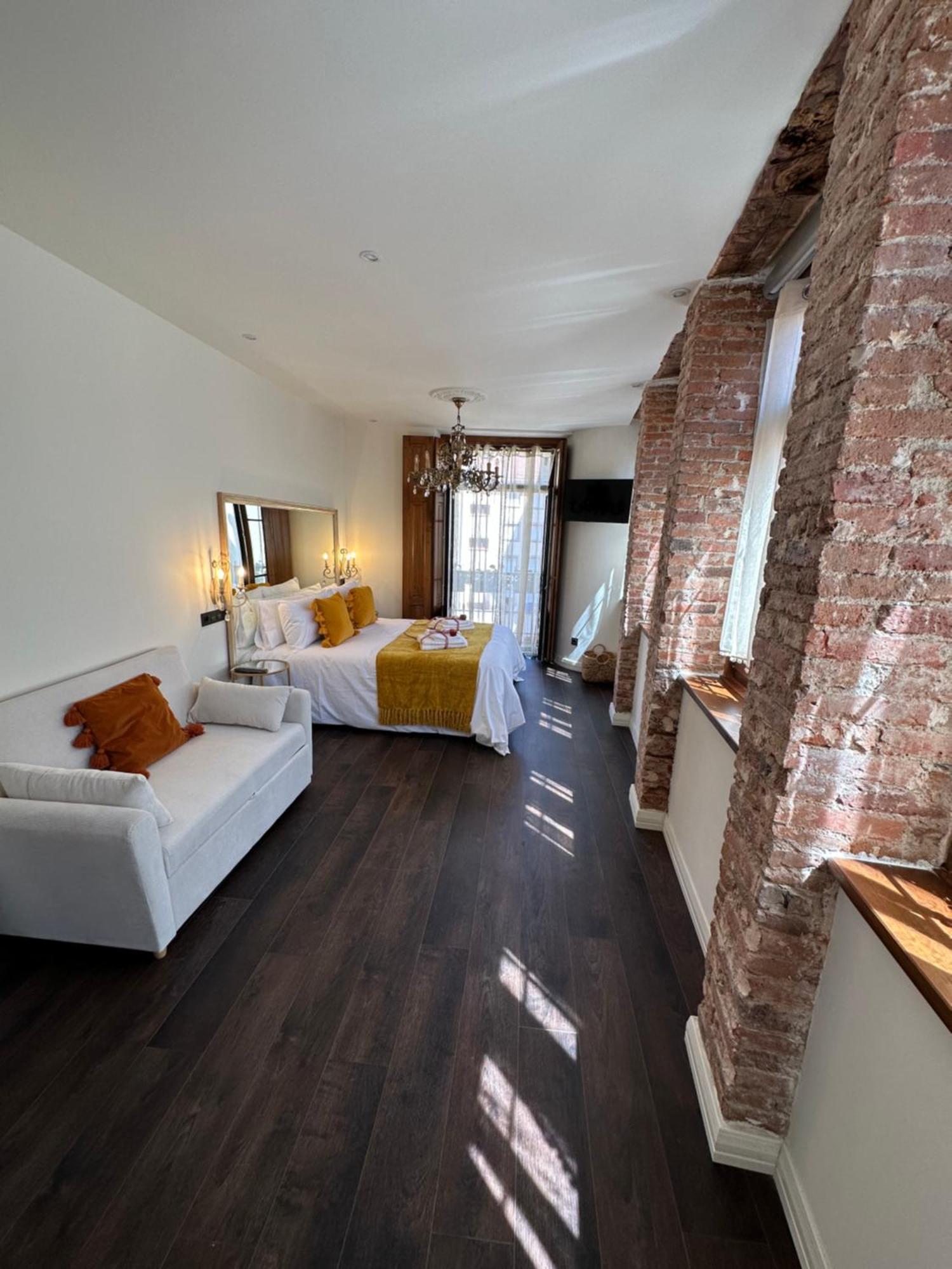 Claren'S Boutique Rooms Cangas De Narcea Bagian luar foto