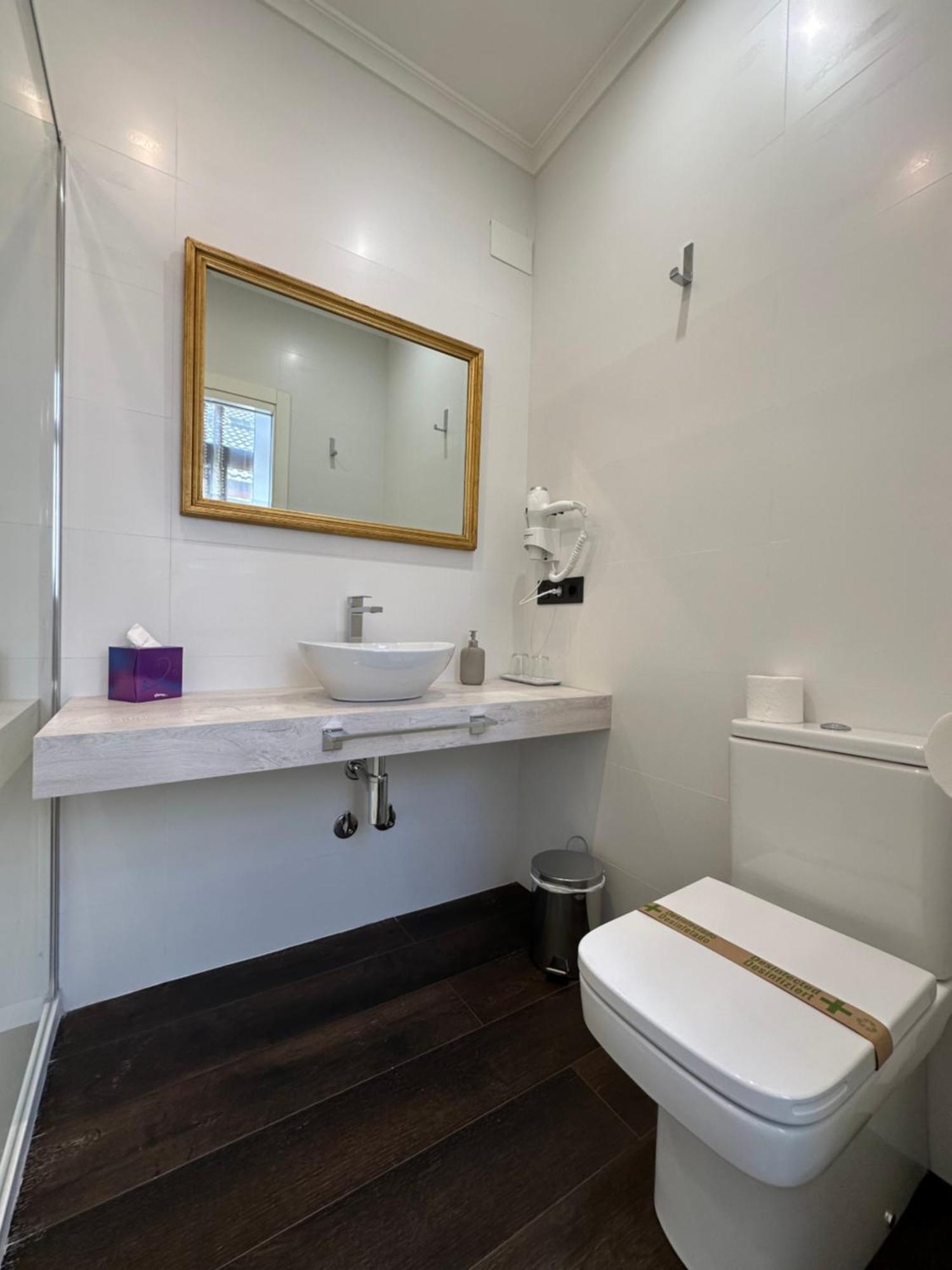 Claren'S Boutique Rooms Cangas De Narcea Bagian luar foto